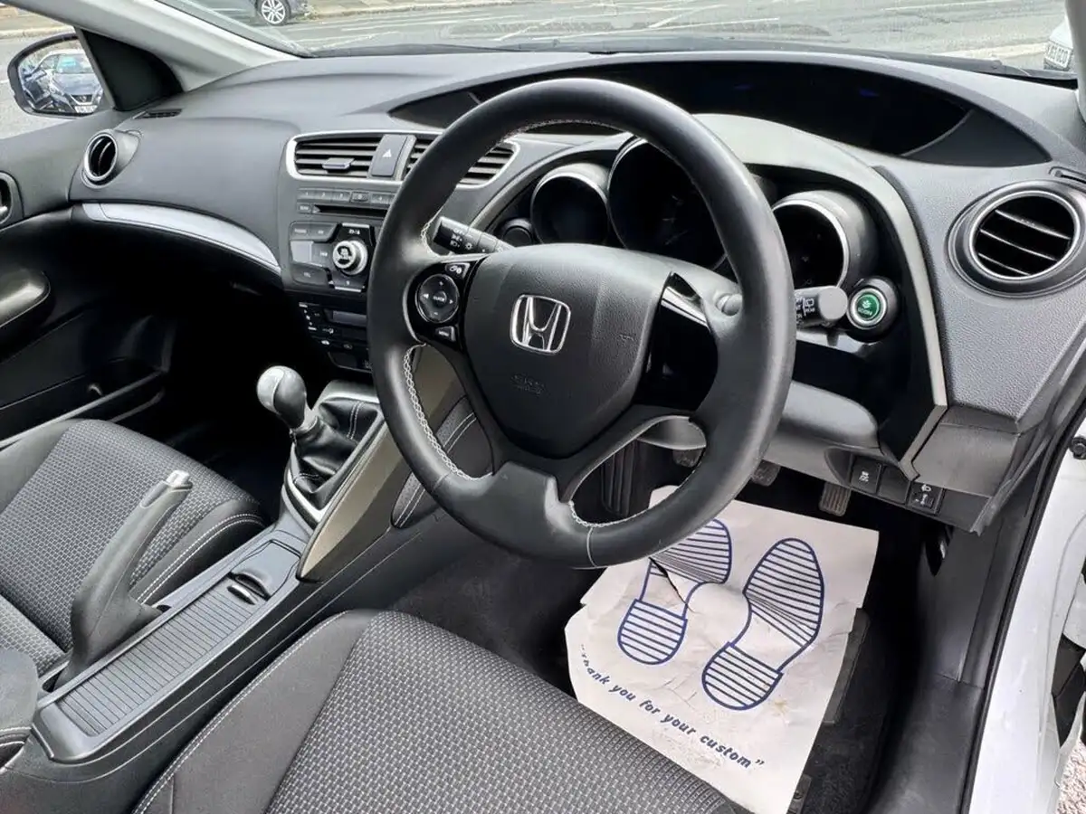 2015-honda-civic-18-s-1-cd-hatchback-big-12