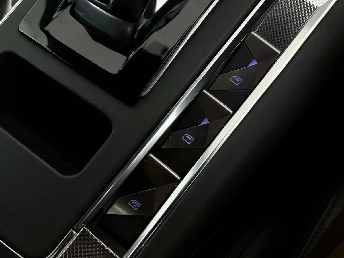 2018-ds-ds-7-crossback-16-puretech-prestige-225ps-big-39