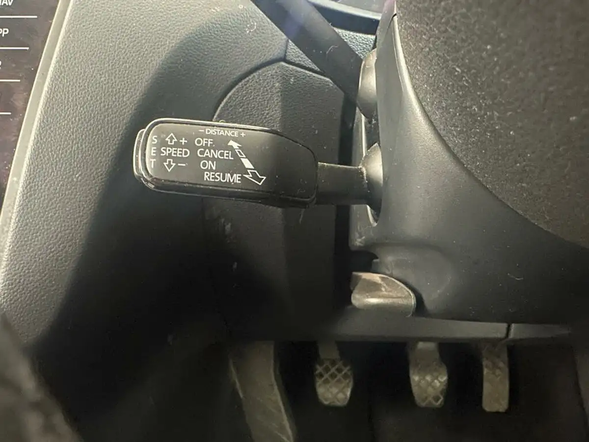 2019-skoda-octavia-16tdi-se-technology-estate-big-36