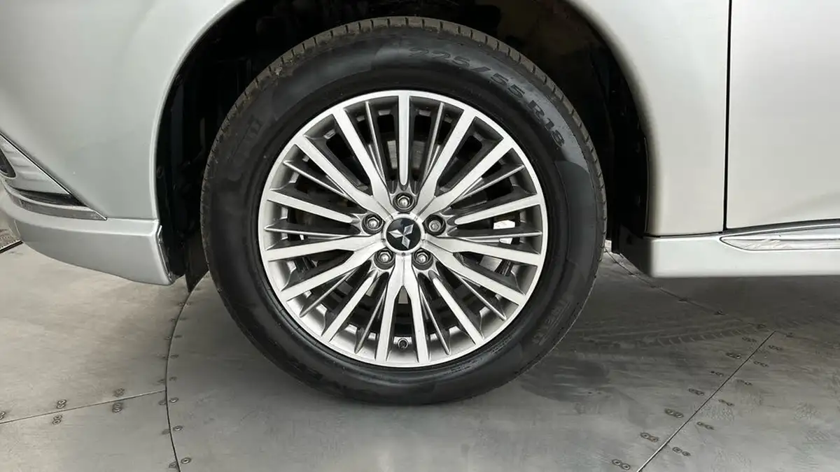 2018-mitsubishi-outlander-24-5h-phev-big-23