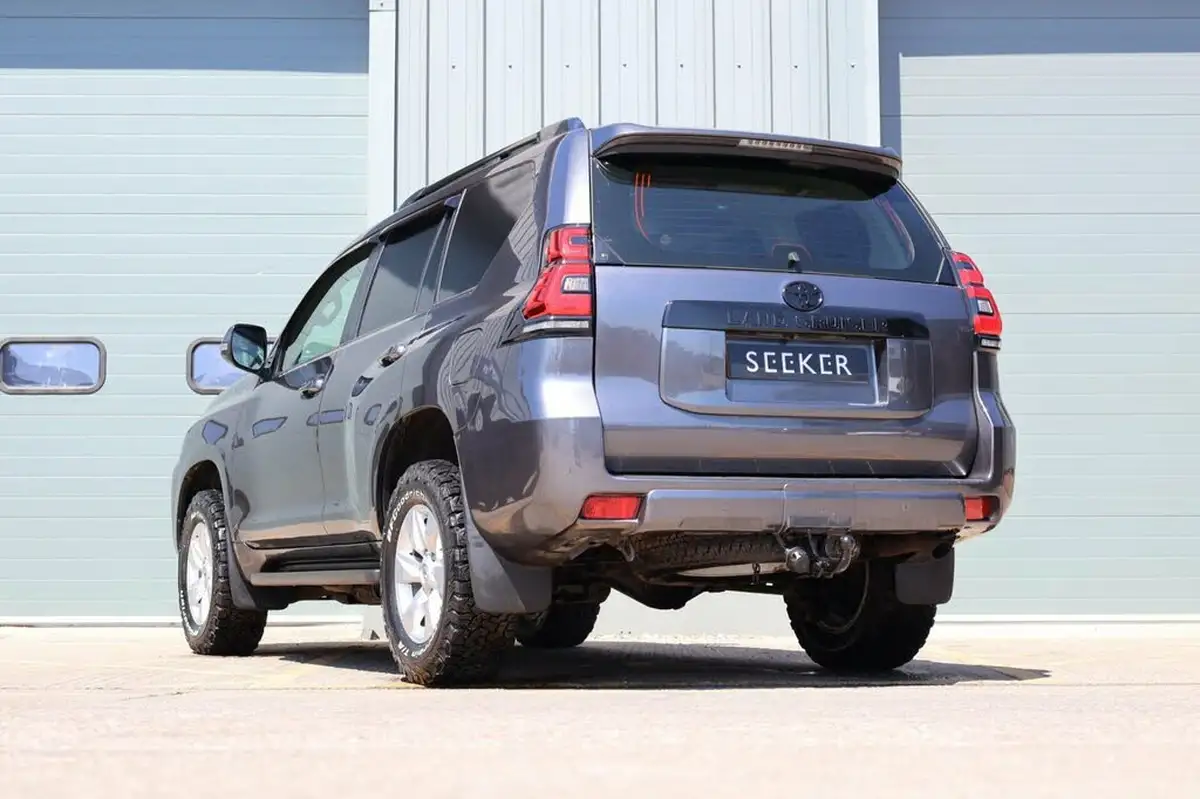 2022-toyota-land-cruiser-28d-4d-active-commercial-lwb-5-big-5