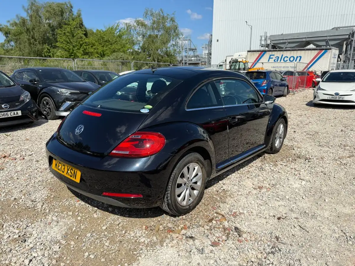 2013-volkswagen-beetle-big-11