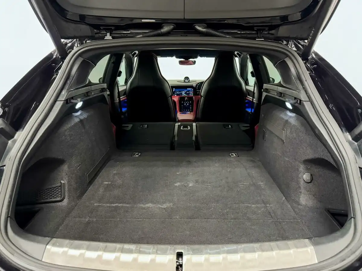 2022-porsche-taycan-e-4s-cross-turismo-big-16
