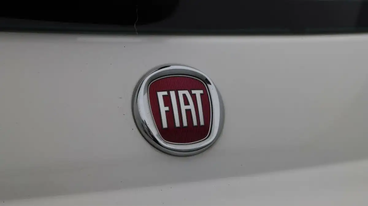 2018-fiat-500-12-lounge-big-21