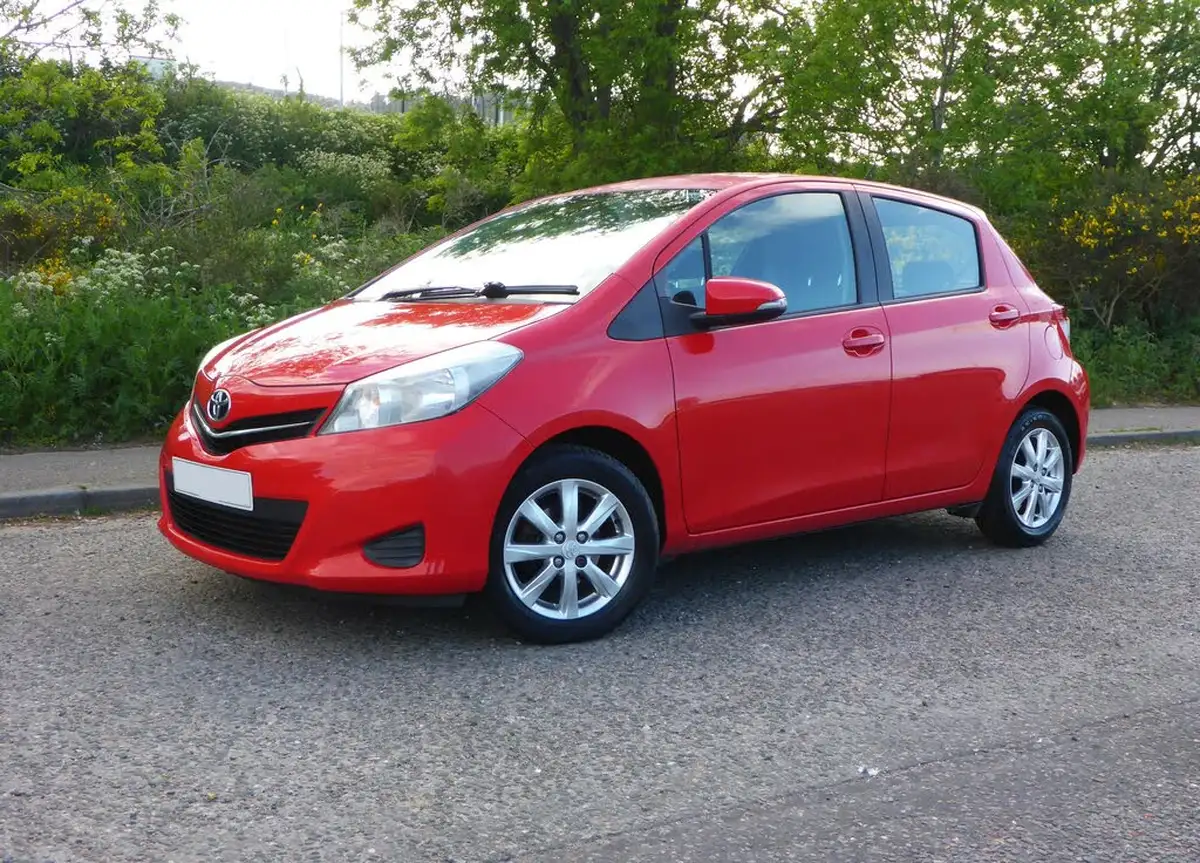 2013-toyota-yaris-133-tr-vvt-i-5d-big-8