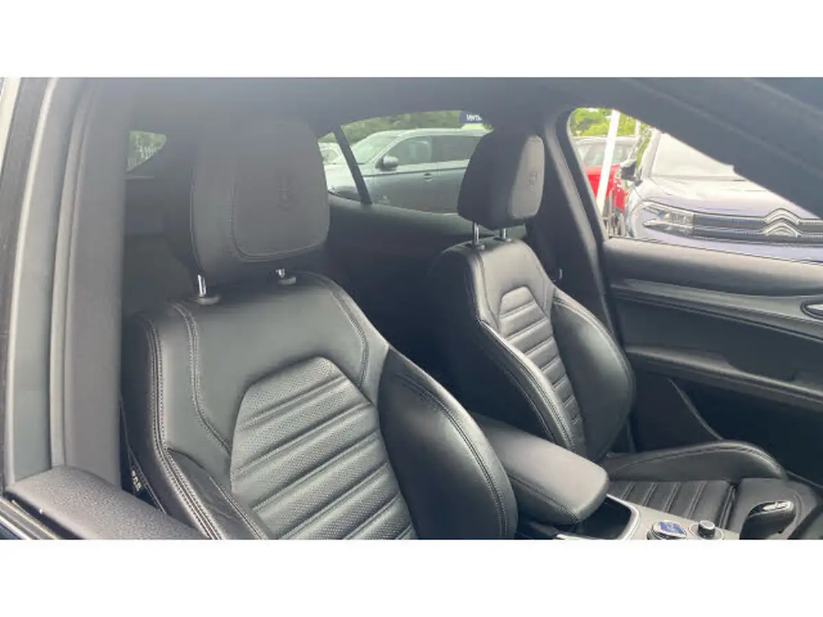 2022-alfa-romeo-stelvio-20-veloce-big-24