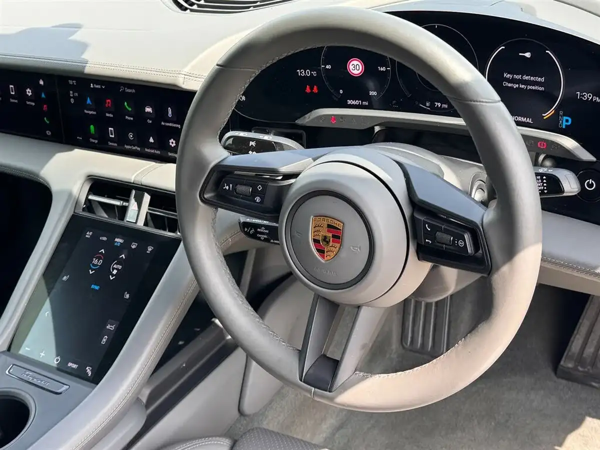 2020-porsche-taycan-e-4s-571ps-performance-battery-plus-big-10