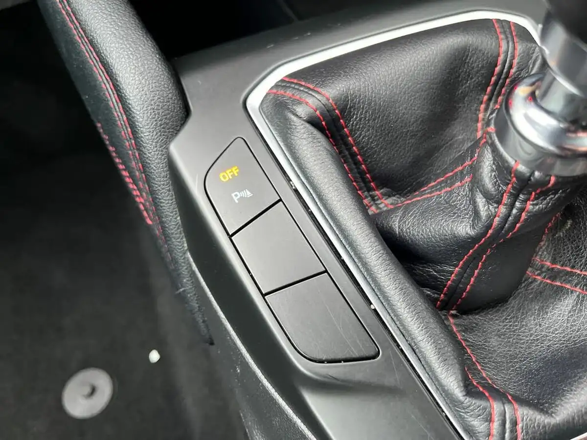 2018-ford-focus-15-st-line-x-hatchback-big-29