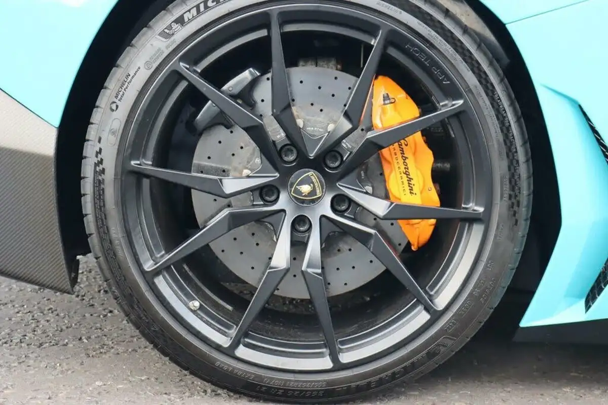 2016-lamborghini-aventador-65-lp-700-4-coupe-big-45