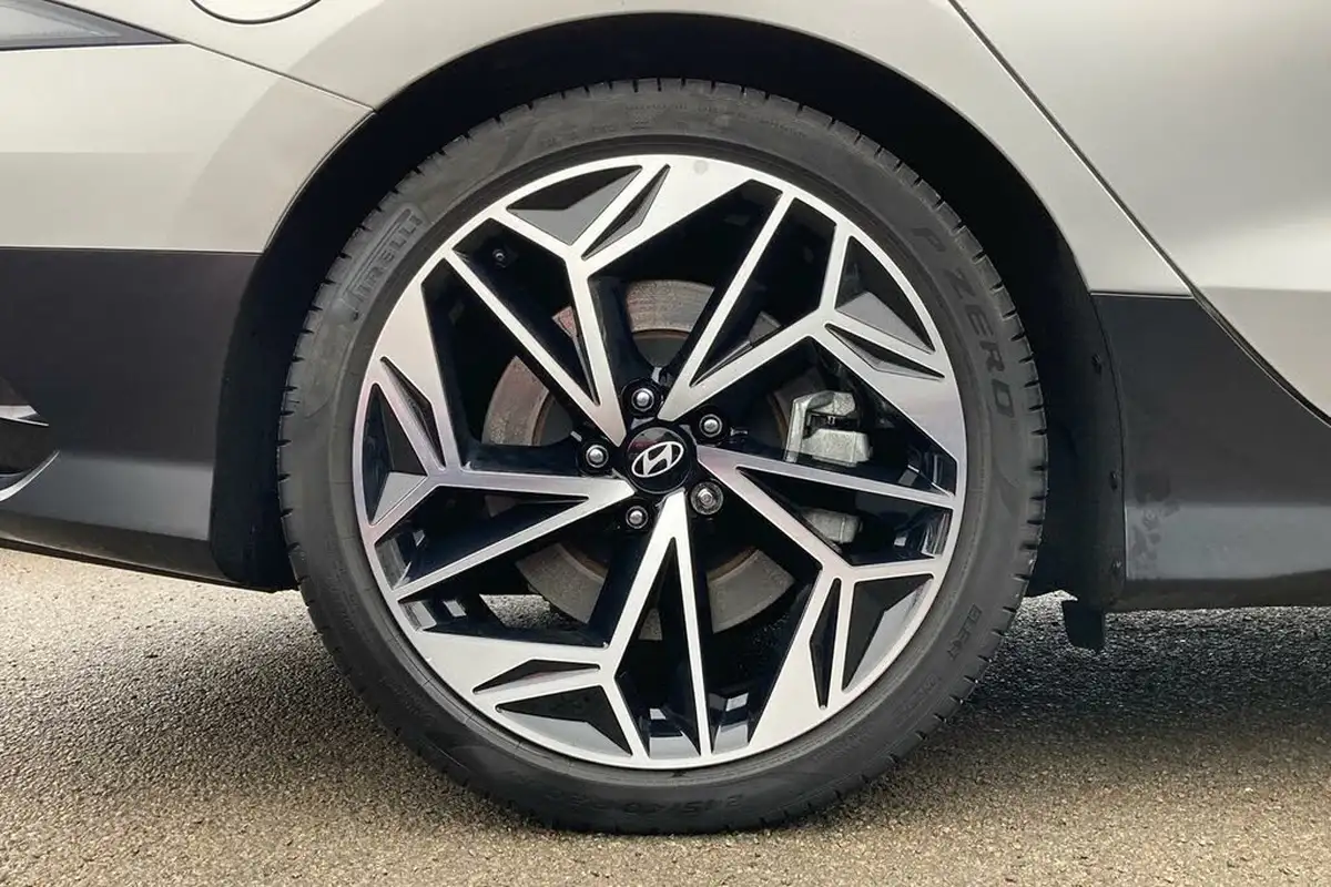 2024-hyundai-ioniq-6-e-premium-228ps-single-rwd-big-26