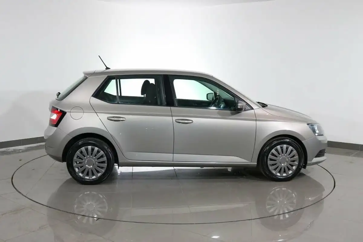 2017-skoda-fabia-10-mpi-s-hatchback-big-14
