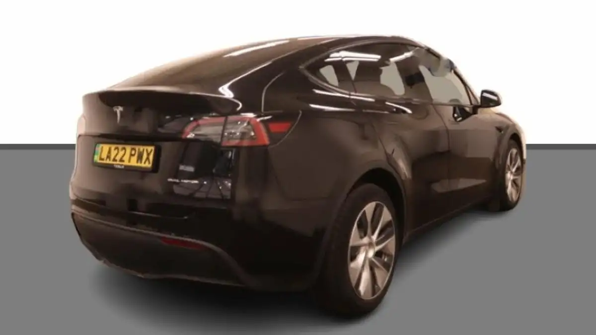 2022-tesla-model-y-e-long-range-big-5