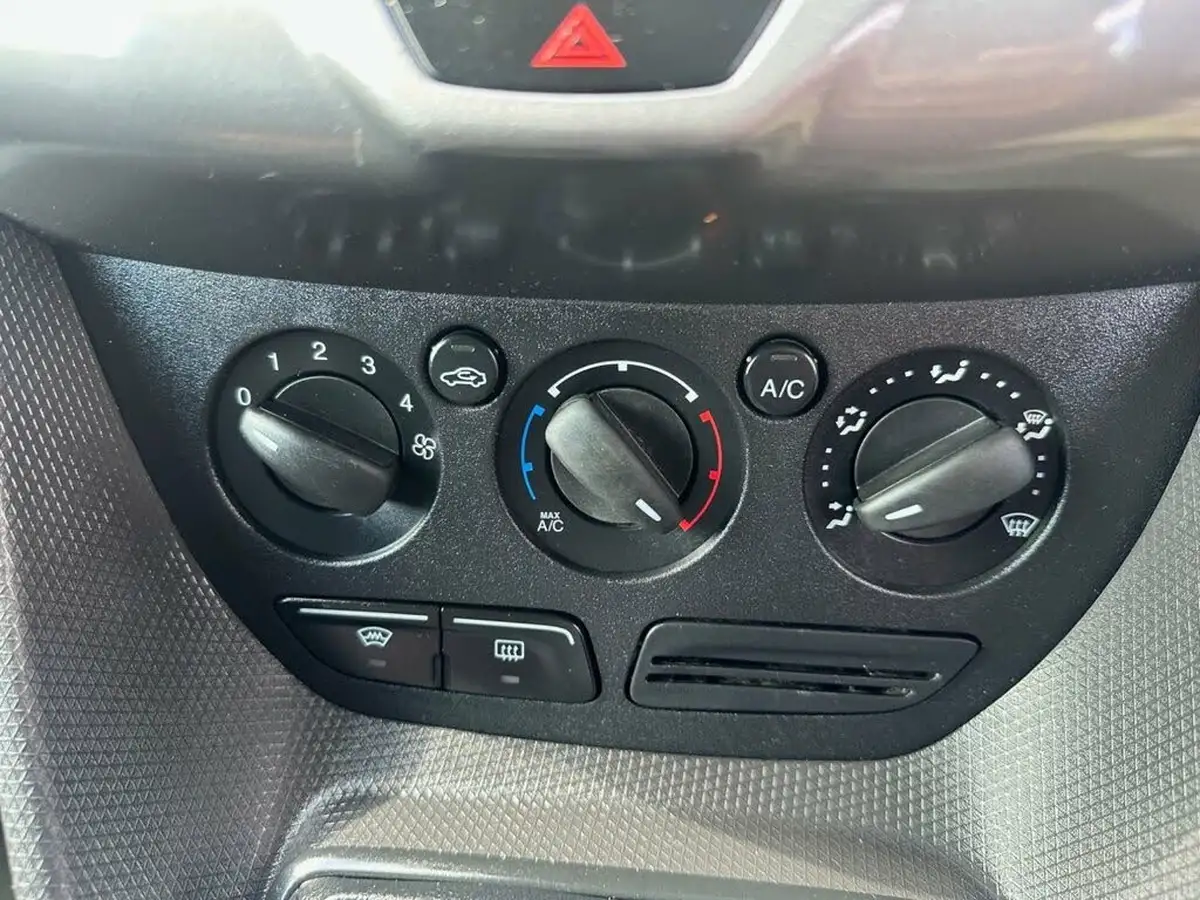 2014-ford-transit-connect-16tdci-l1-trend-200-panel-big-13