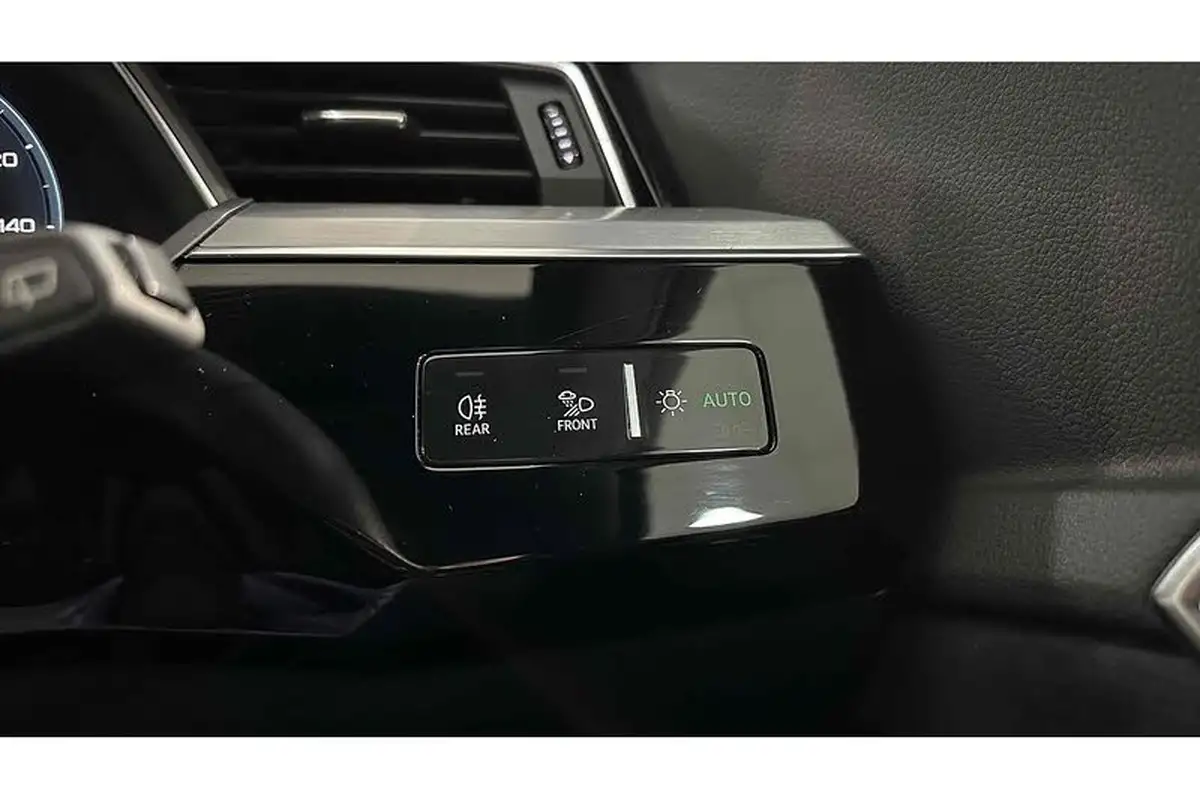 2022-audi-e-tron-50e-black-edition-station-wagon-big-37