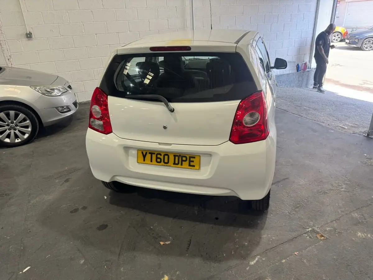 2010-suzuki-alto-10-sz4-big-10