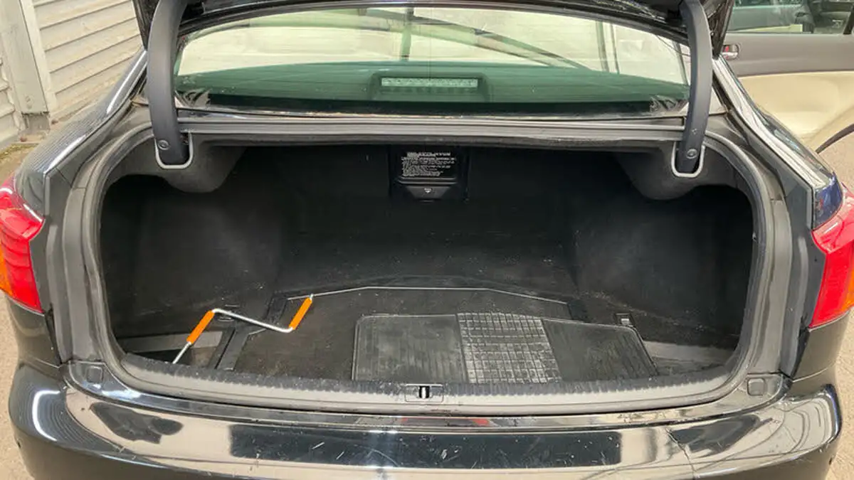 2009-lexus-is-250-25-se-i-saloon-4d-auto-big-11