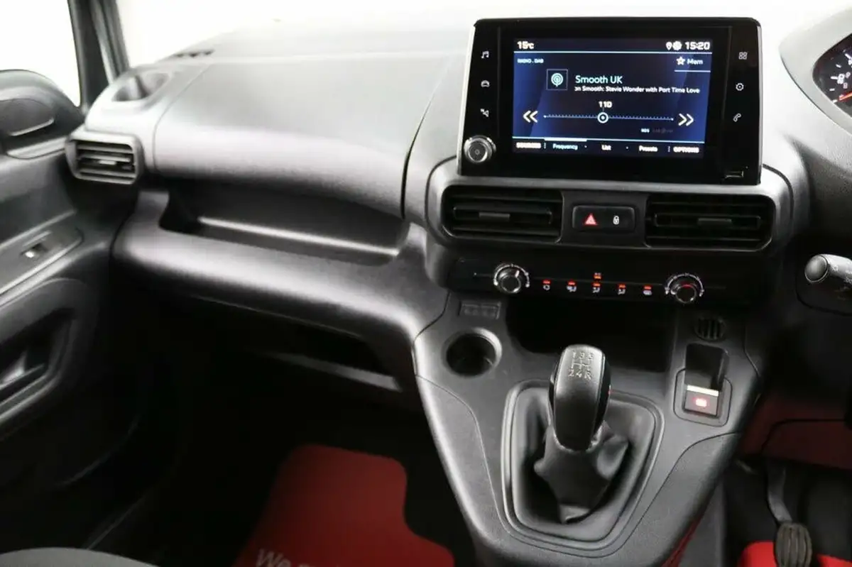 2020-peugeot-partner-15-bluehdi-1000-professional-100ps-eu6dt-panel-big-36