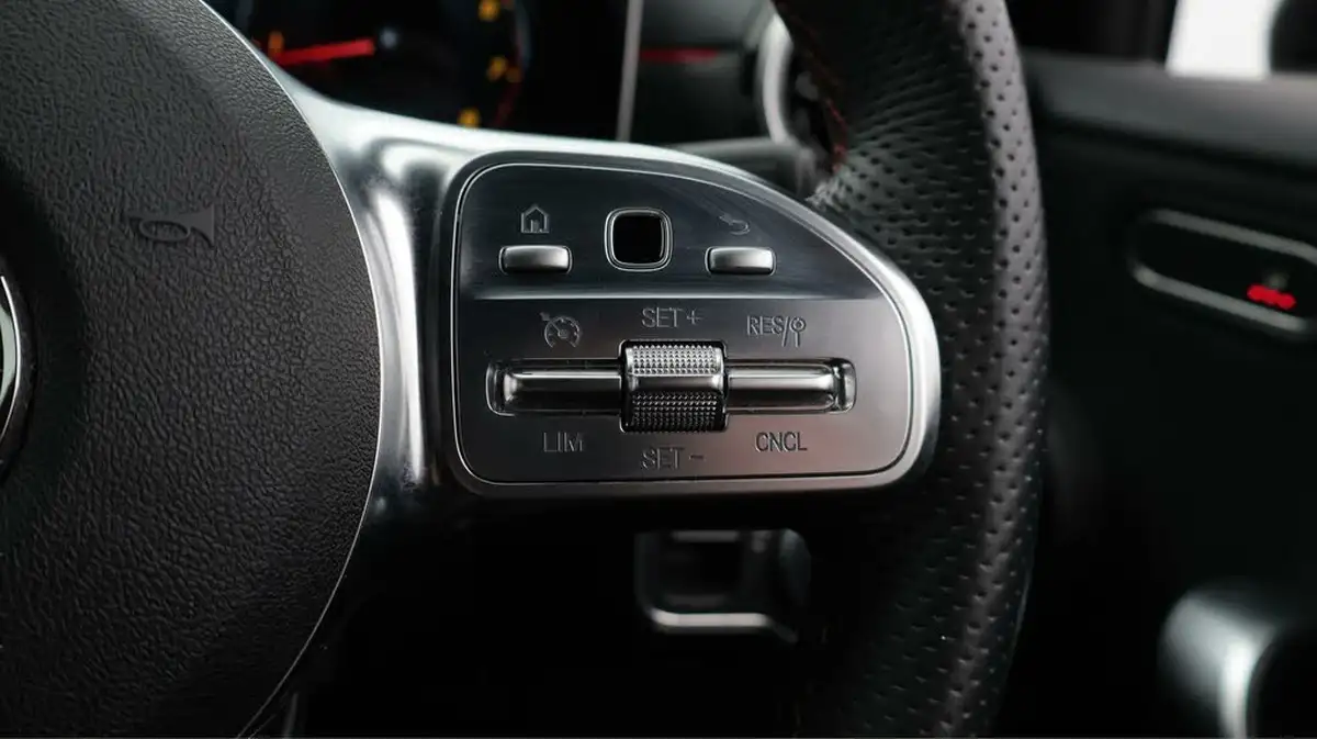 2020-mercedes-benz-a-class-13-a180-amg-line-executive-hatchback-5d-7g-dct-big-25