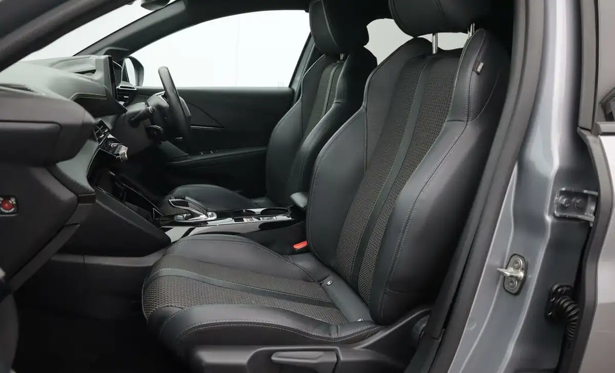 2022-peugeot-208-e-gt-136bhp-50kwh-big-14