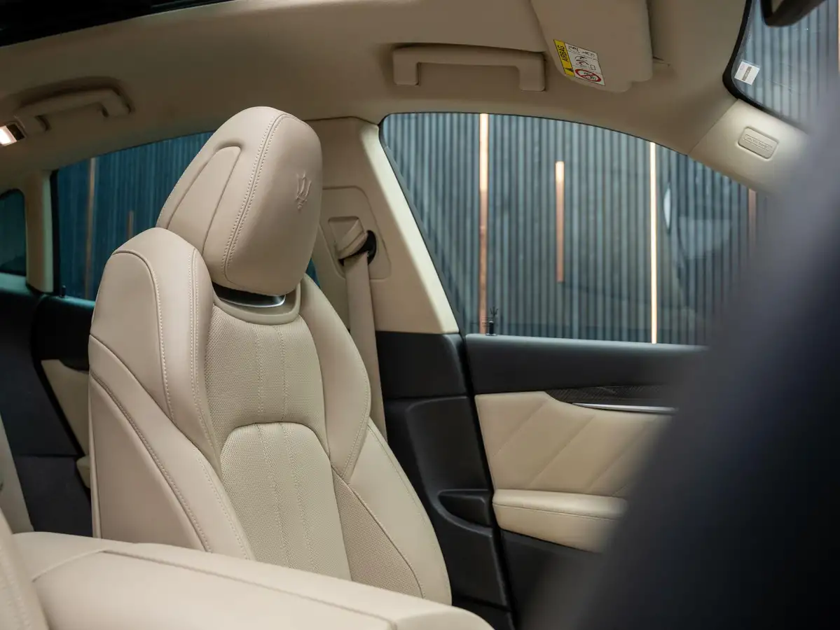 2020-maserati-levante-38-gts-big-40