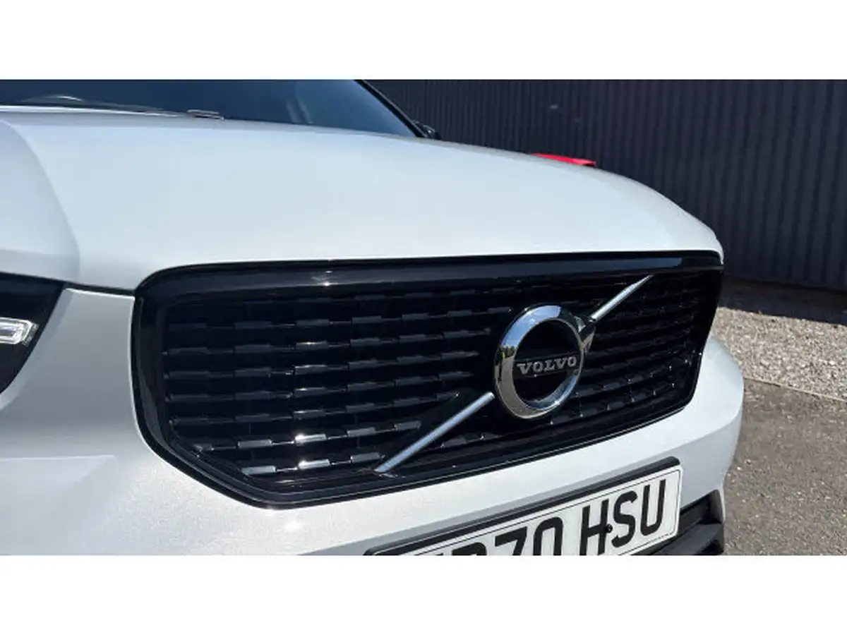 2020-volvo-xc40-20-b4-r-design-awd-big-23