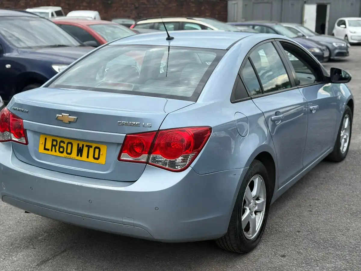 2010-chevrolet-cruze-16-ls-big-6
