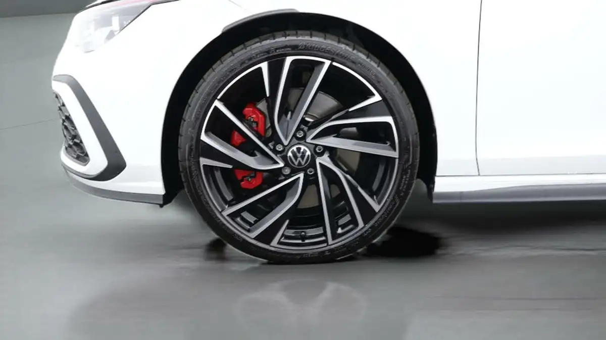2024-volkswagen-golf-20-tsi-gti-245ps-big-17