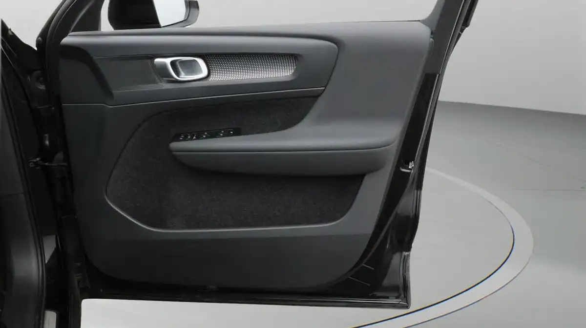 2021-volvo-xc40-15-t5-r-design-262bhp-big-15