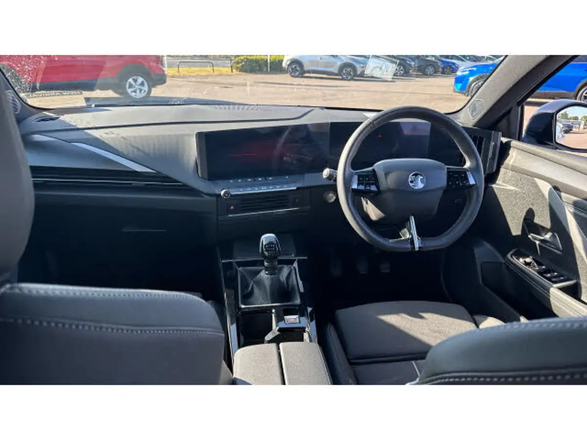 2024-vauxhall-astra-12-turbo-gs-130ps-sport-tourer-big-9
