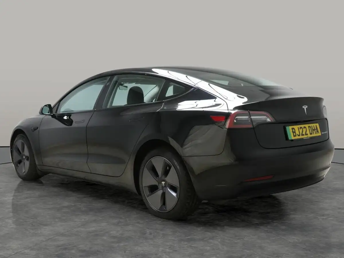 2022-tesla-model-3-e-long-range-big-15