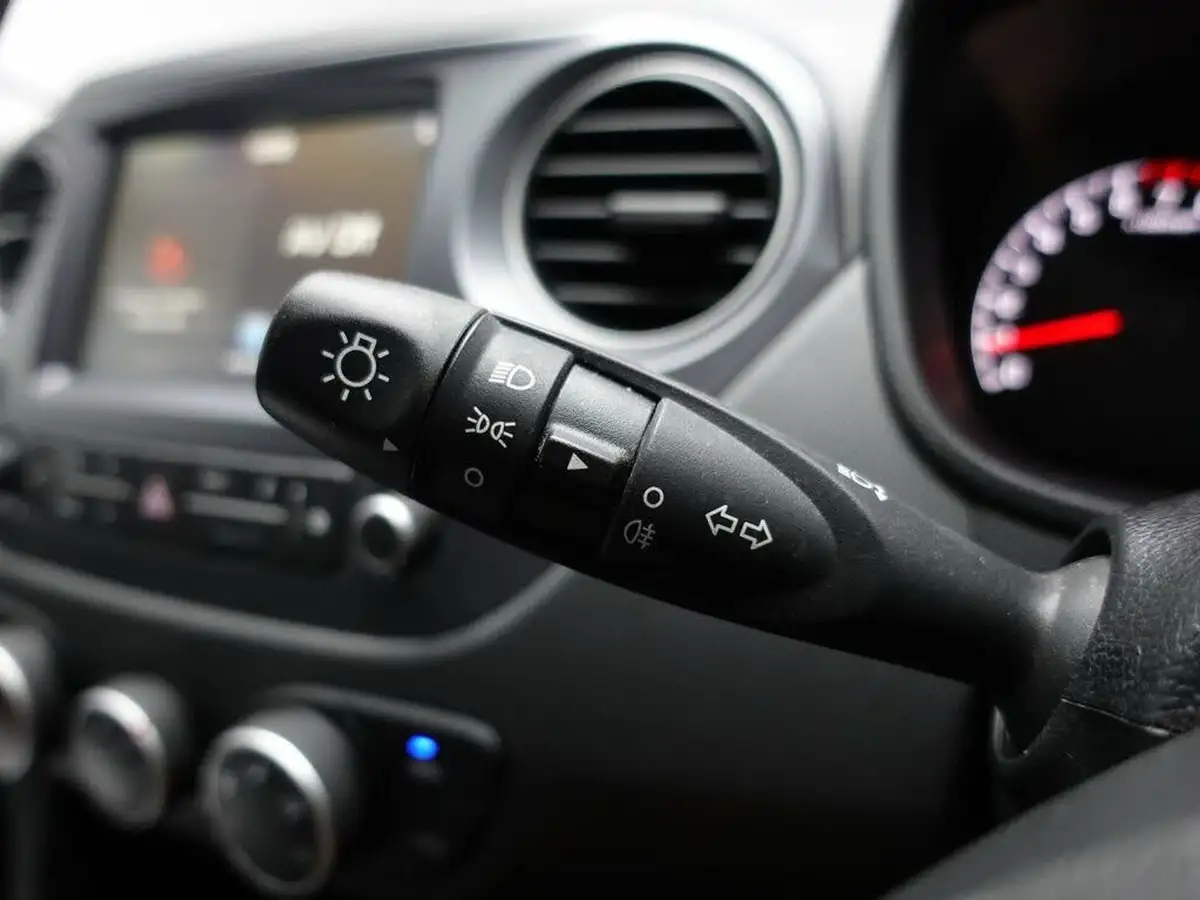 2019-hyundai-i10-10-play-big-32