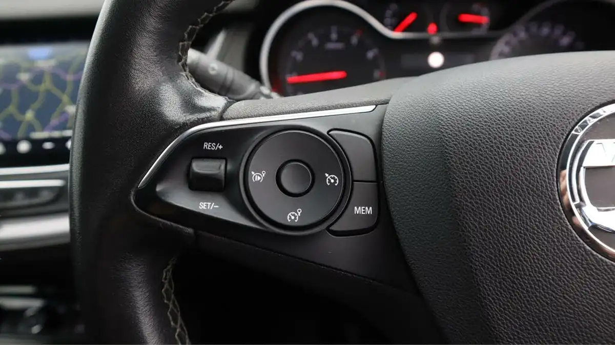 2020-vauxhall-grandland-x-12-sri-nav-big-25