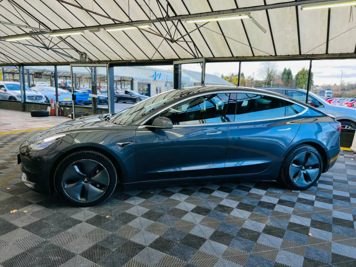 2020-tesla-model-3-e-long-range-big-4