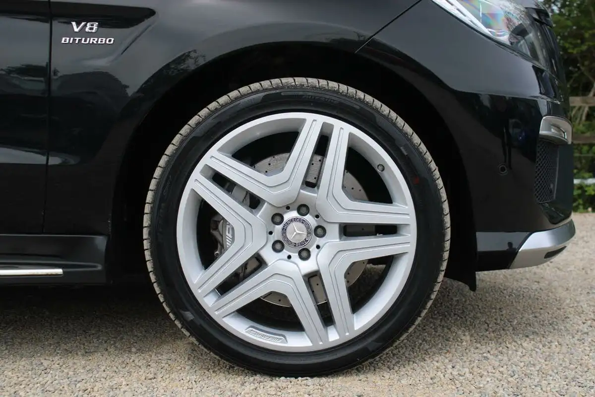 2014-mercedes-benz-m-class-55-ml63-amg-518bhp-speedshift-plus-7g-tronic-big-13