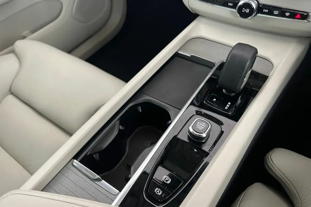 2024-volvo-xc60-20-b5-plus-big-12