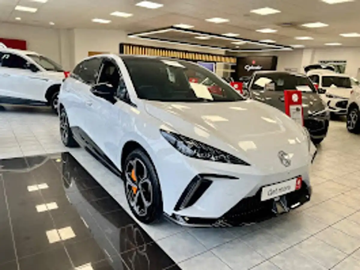 2024-mg-hs-15t-gdi-trophy-162ps-1490cc-big-2