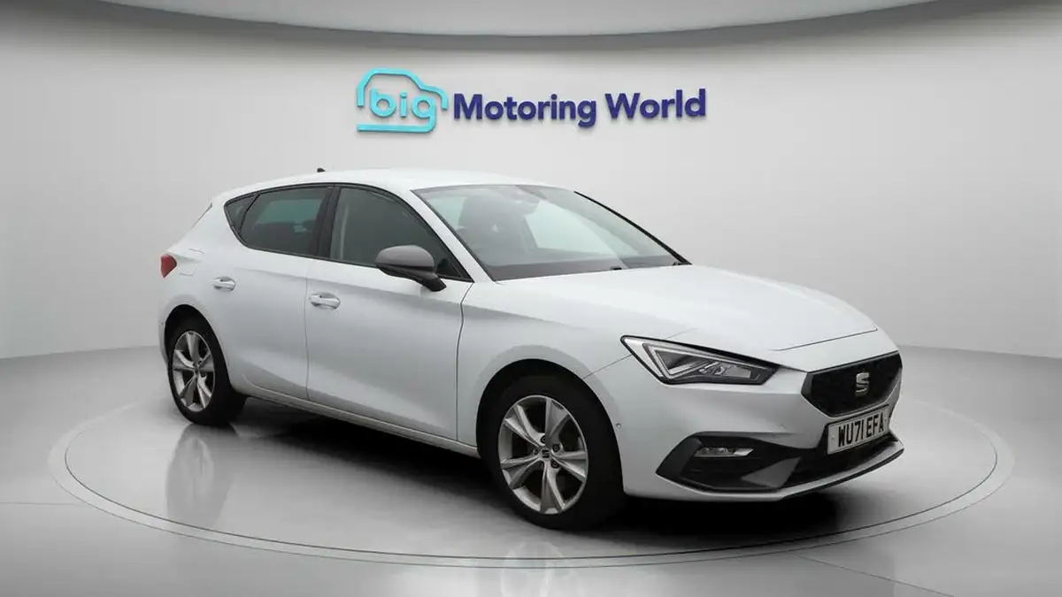 2021-seat-leon-14-e-hybrid-fr-hatchback-big-1
