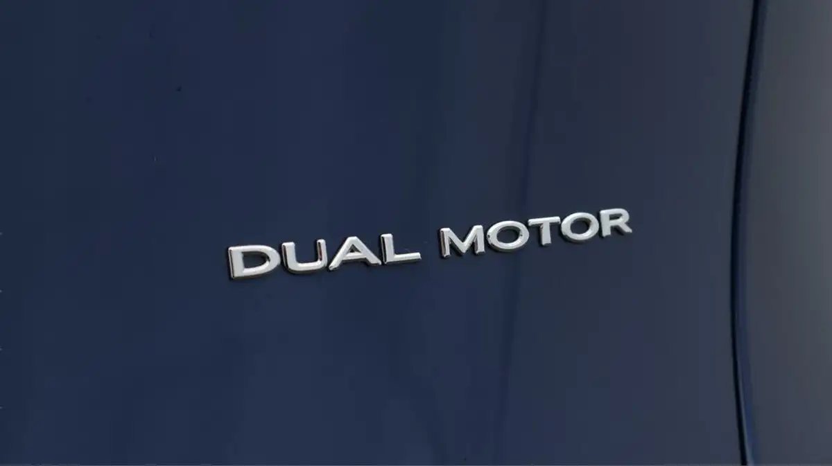 2022-tesla-model-y-e-long-range-big-21