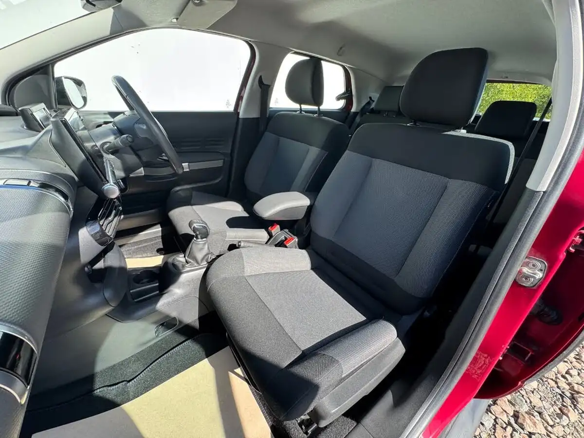 2016-citroen-c4-cactus-16bluehdi-feel-big-13