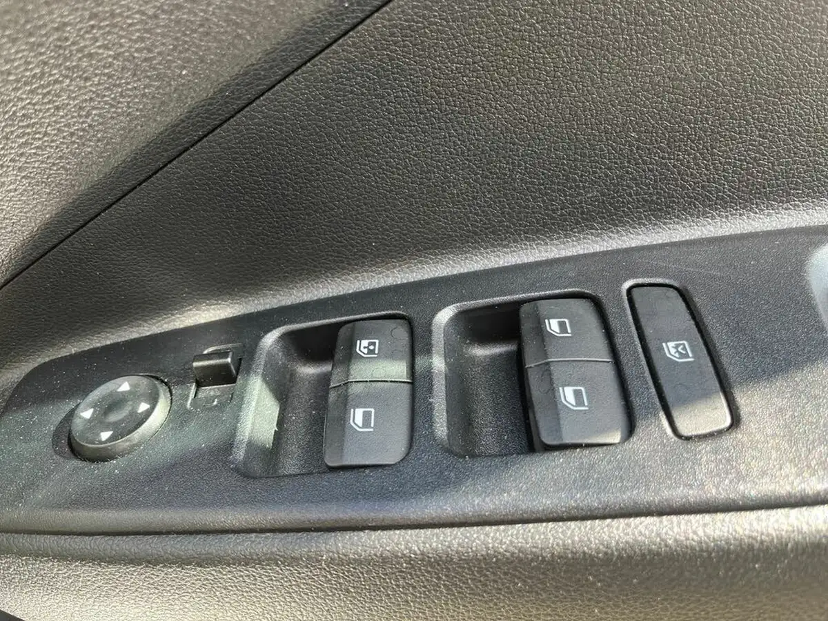 2021-hyundai-i10-10-se-connect-big-19