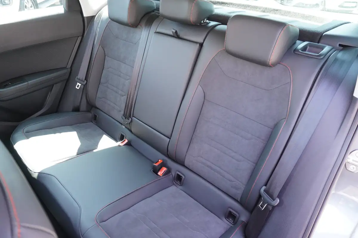 2024-seat-ateca-15-ecotsi-fr-dsg-big-16