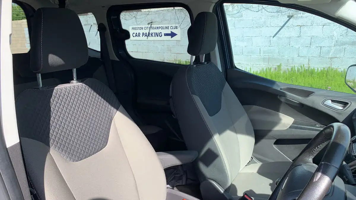 2020-ford-tourneo-courier-15tdci-titanium-big-41