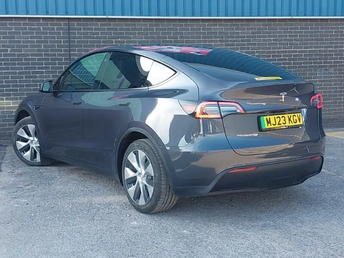 2023-tesla-model-y-e-rwd-big-1