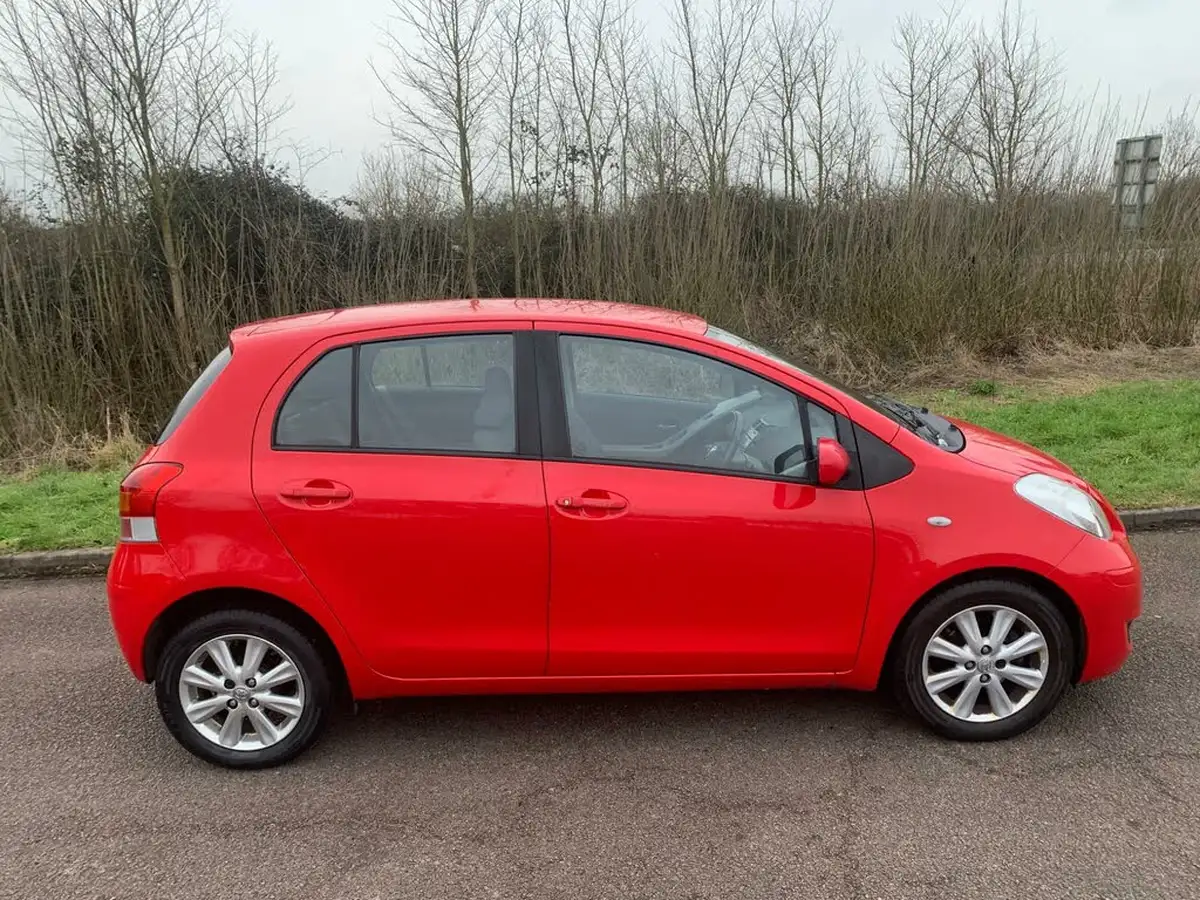 2009-toyota-yaris-133-tr-5d-big-5