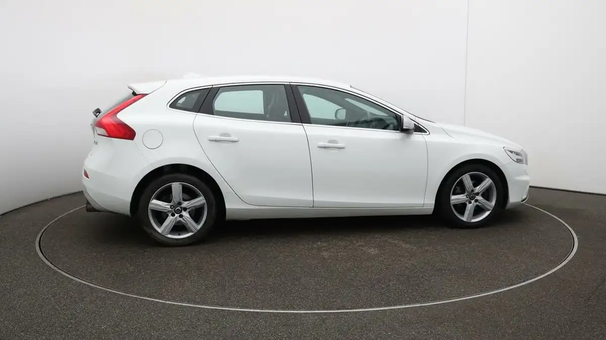 2018-volvo-v40-20-t3-r-design-nav-plus-big-47