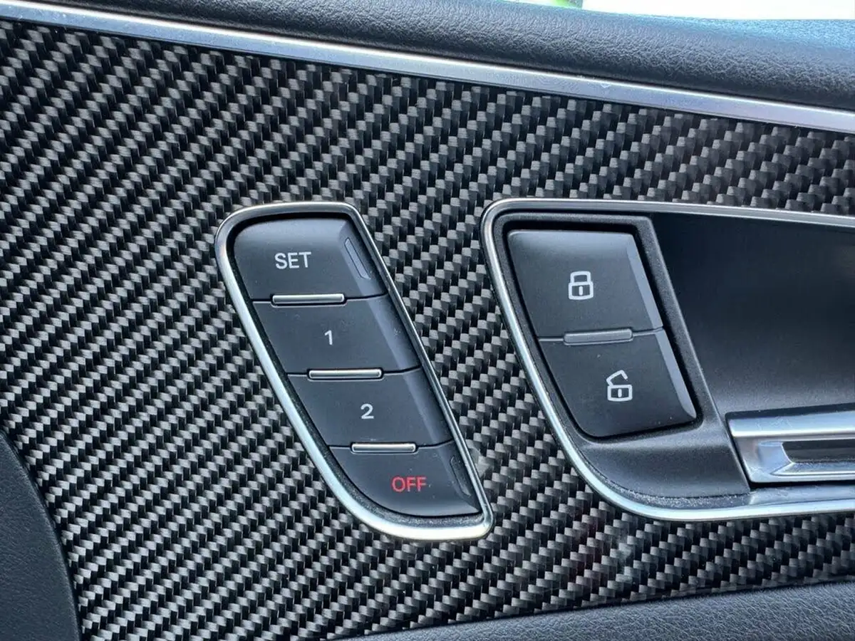2015-audi-rs6-avant-40-quattro-big-39