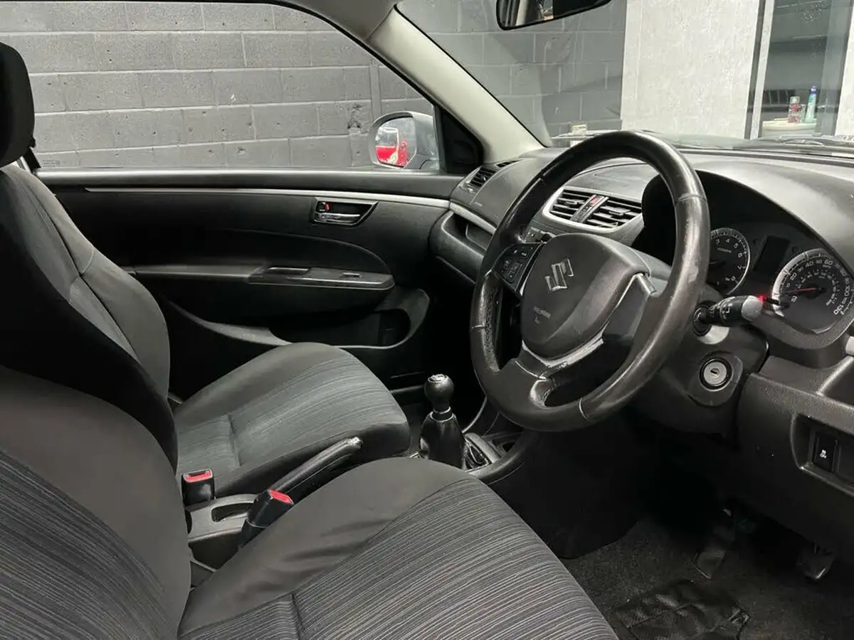 2013-suzuki-swift-12-sz2-3d-big-8
