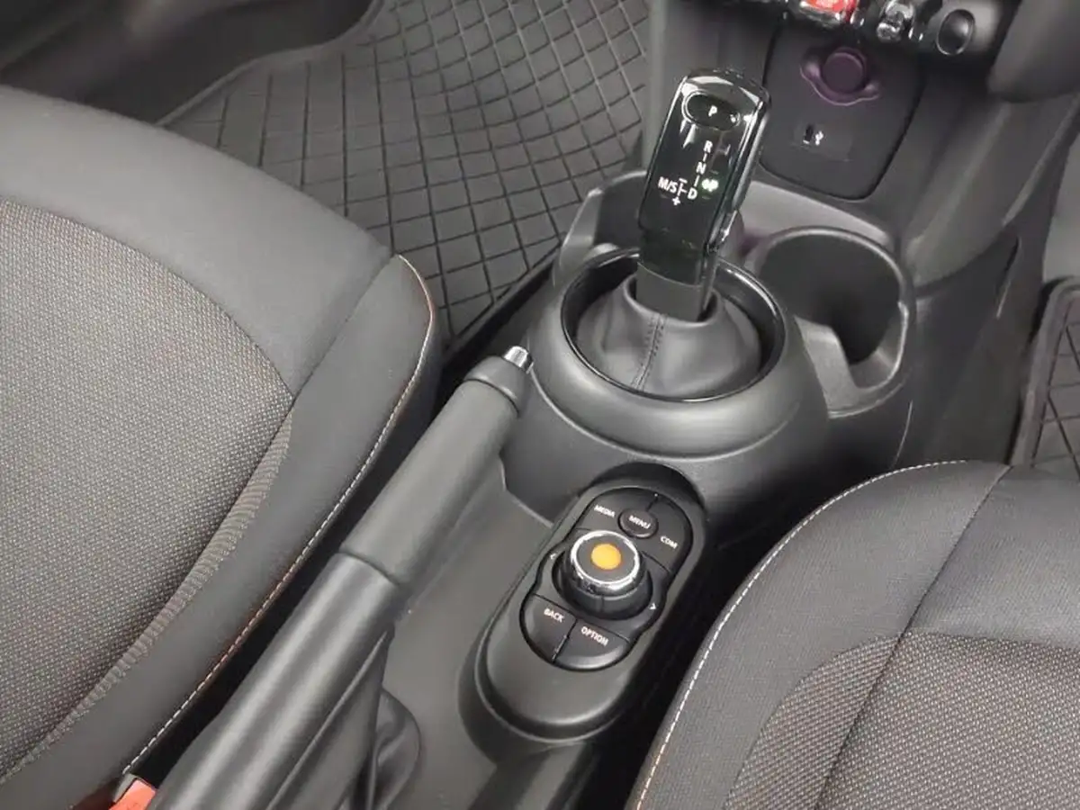 2021-mini-cooper-15-one-classic-series-ii-3d-auto-big-9