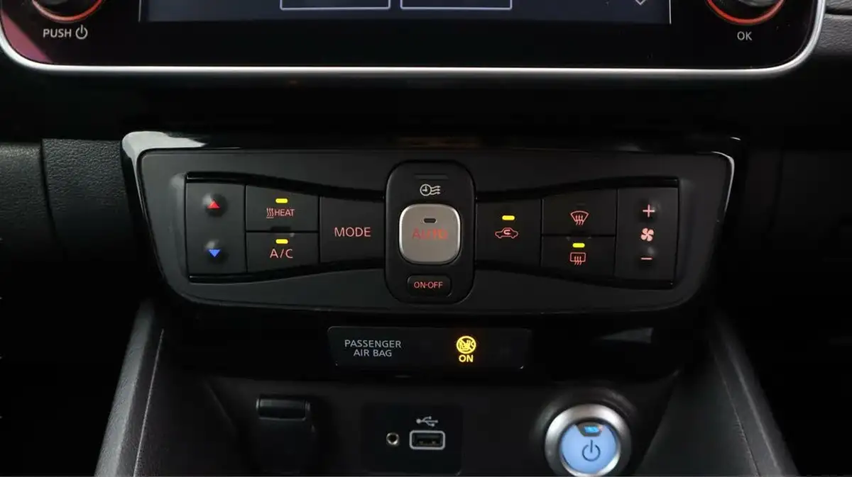 2021-nissan-leaf-e-acenta-big-11