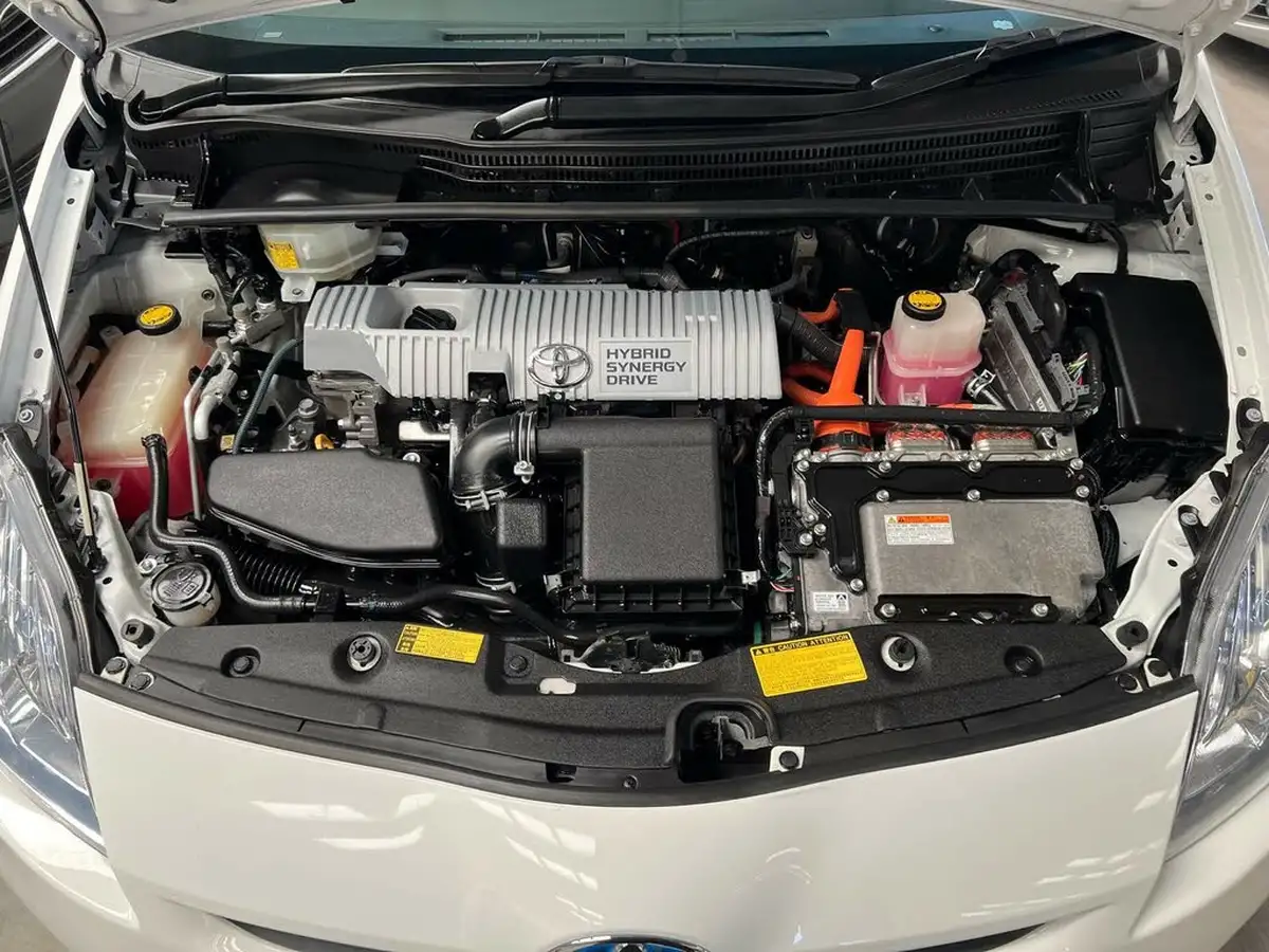 2011-toyota-prius-big-31